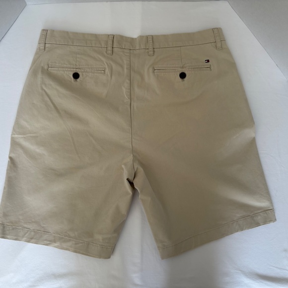Tommy Hilfiger Men's Classic Fit Flat Front Shorts‎ - Size 36. - Picture 2 of 12